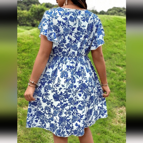 NWT Floral Print Wrap V Neck Dress | Size 2XL - Picture 2 of 6